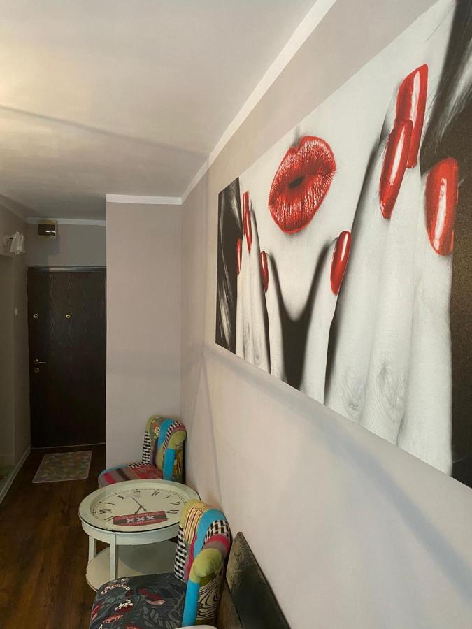 12 O'Clock Studio Bucarest Esterno foto